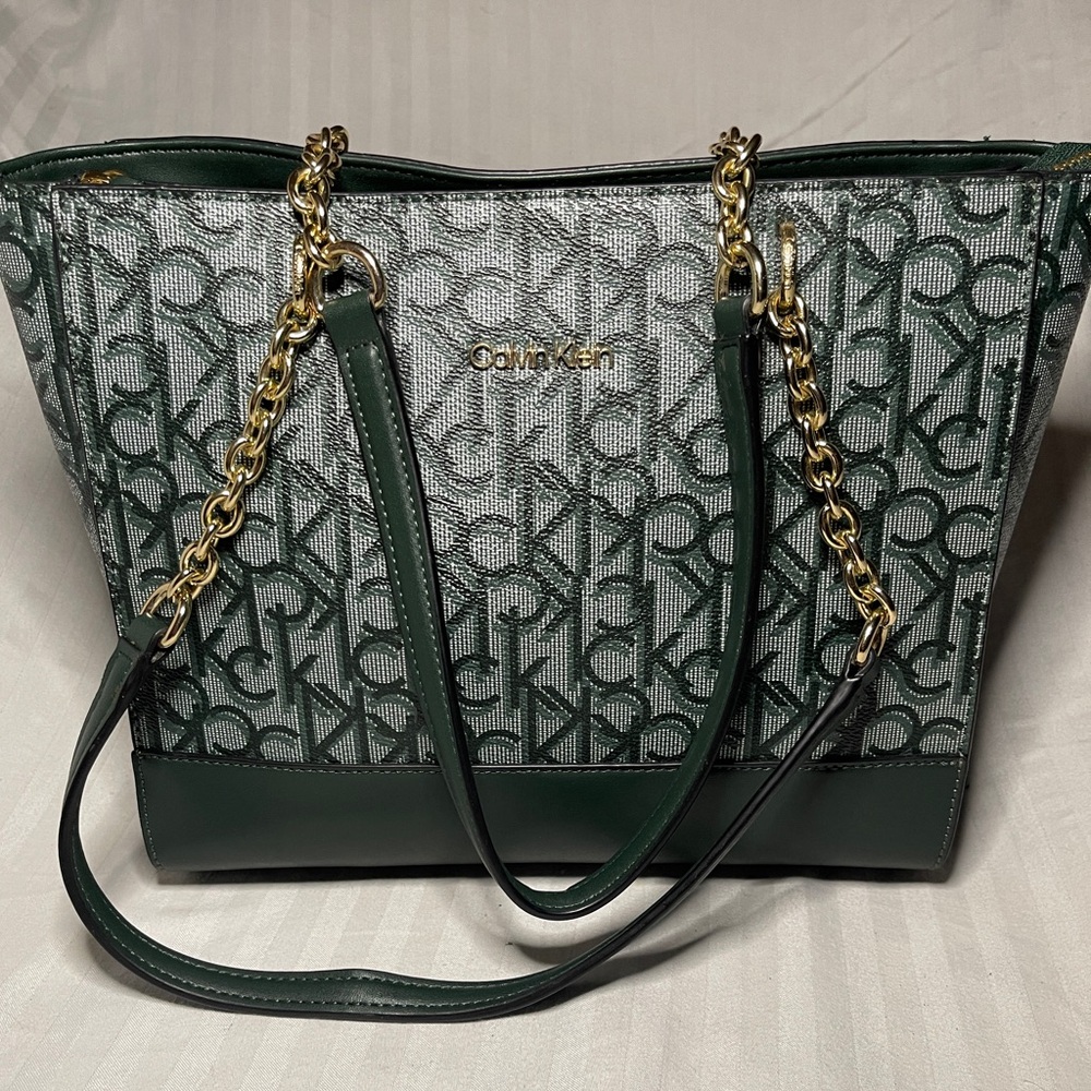Calvin Klein Elegant Green Shoulder Bag